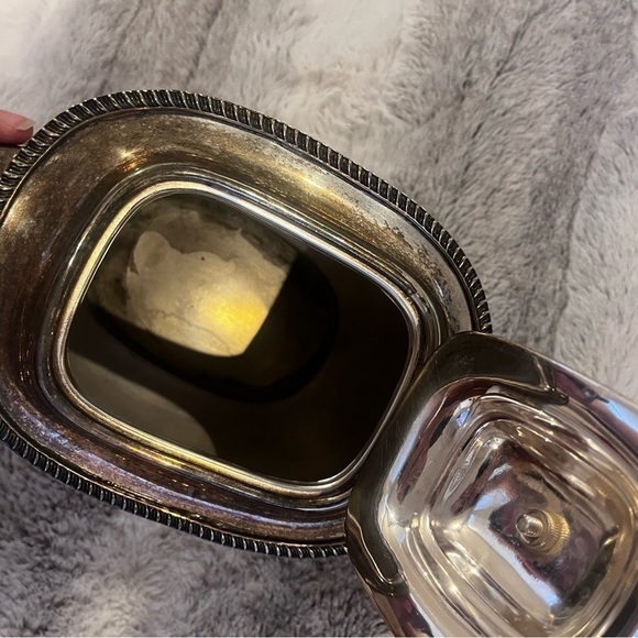 CHELTENHAM & CO ENGLISH TEAPOT
Plated teapot made in Sheffield England - Picture 6 of 6